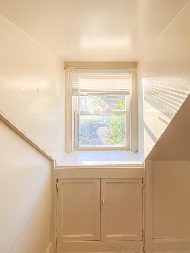 Building Photo - 108 E Roanoke St