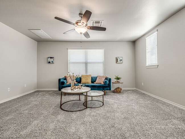 Building Photo - Pool + Deer Creek Schools + 4 bedrooms + 3 car garage + Bonus Room