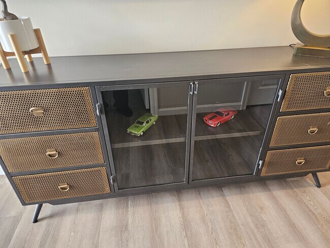 Building Photo - Vroooom . . . . the ROAD is calling. . . .Fully furnished themed rental includes all utilities an...