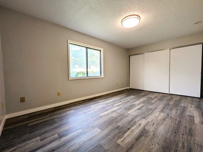 Building Photo - 310 N 11th St