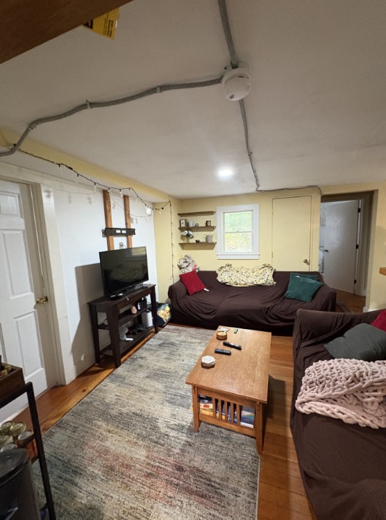 Building Photo - 11 Eames Pl