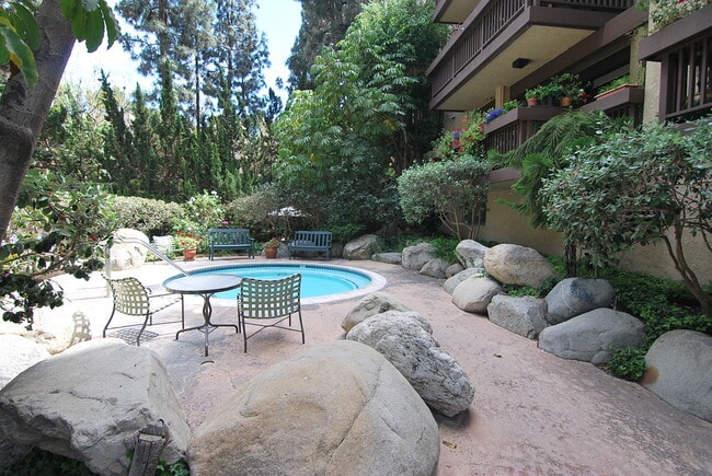 Building Photo - Resort-Style 2BD/2BA w/ Pool, Tennis Courts & 2 Parking Spaces