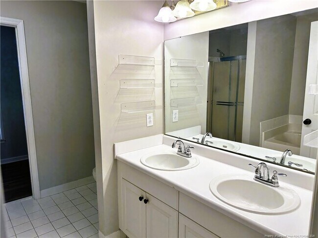 Building Photo - 2940 Amelia Dr