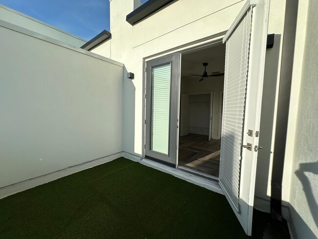 Building Photo - 142-837 Calla Terrace N