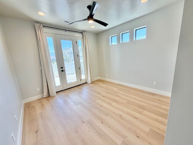 Building Photo - 3134 Blue Heron Dr