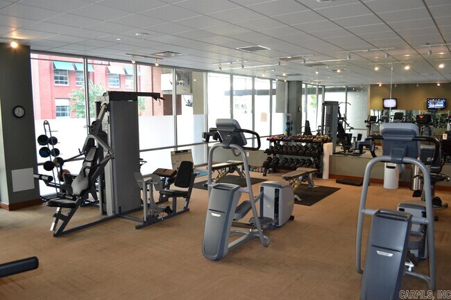 Building Photo - 315 Rock St