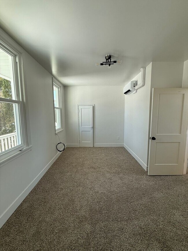 Building Photo - 310 W Market St