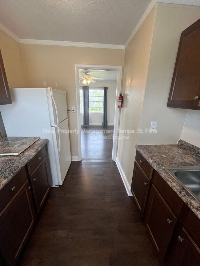 Building Photo - 6900 Miami Dr