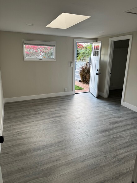 Bedroom - 5167 Edgeware Rd