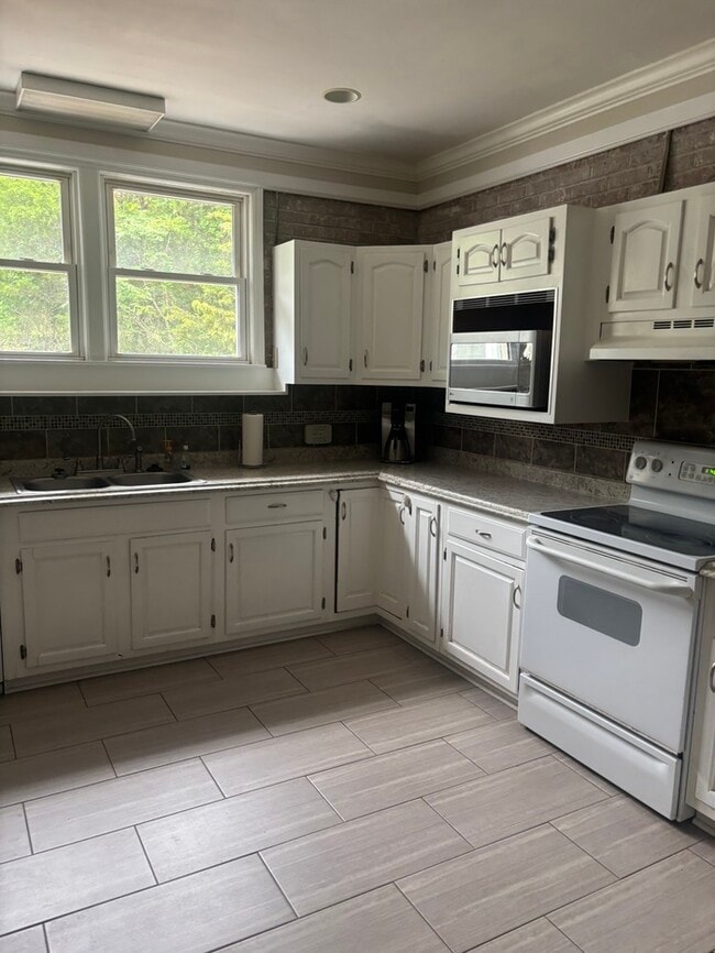 Building Photo - 514 Weed Dr