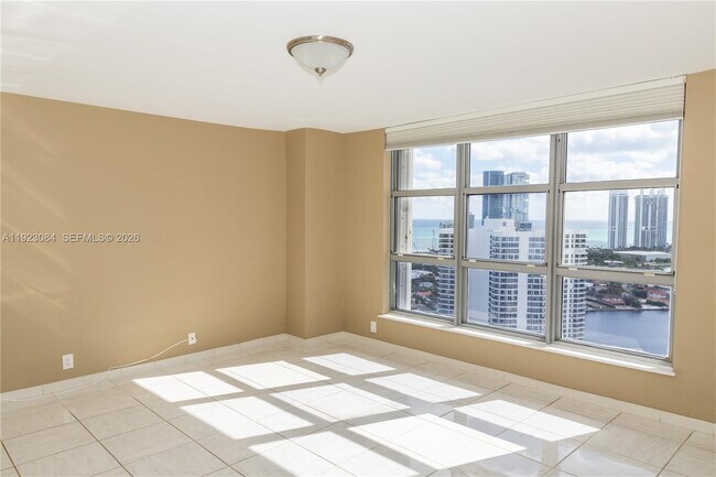 Building Photo - 3500 Mystic Pointe Dr