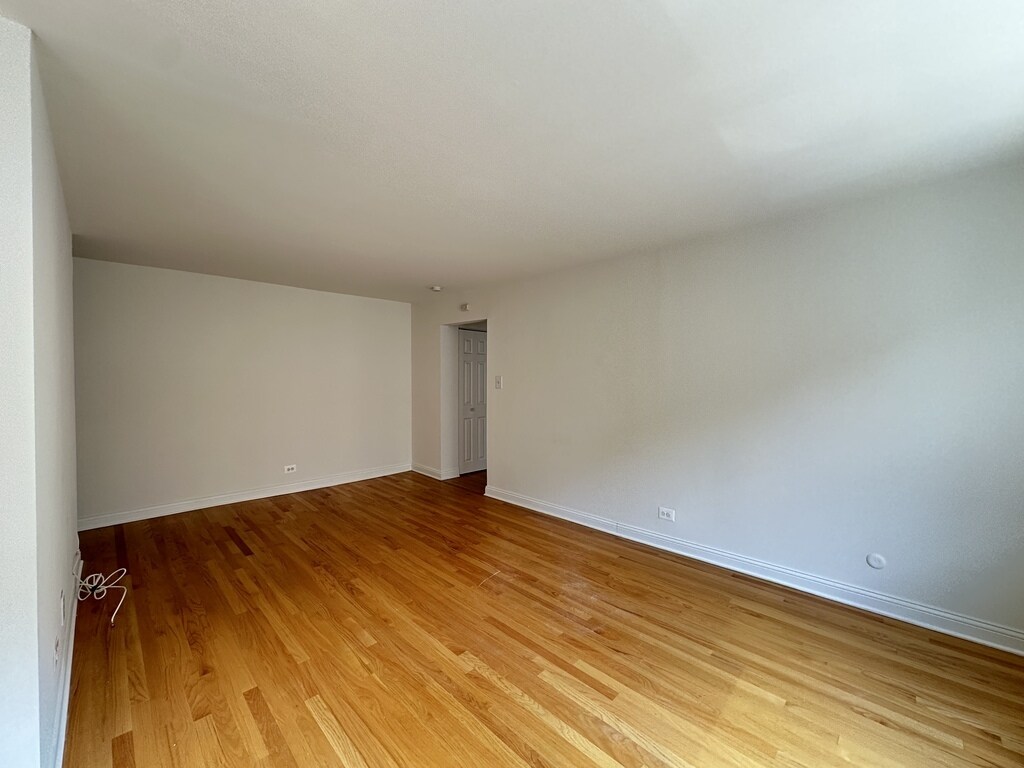 Building Photo - 3710 N Pine Grove Ave