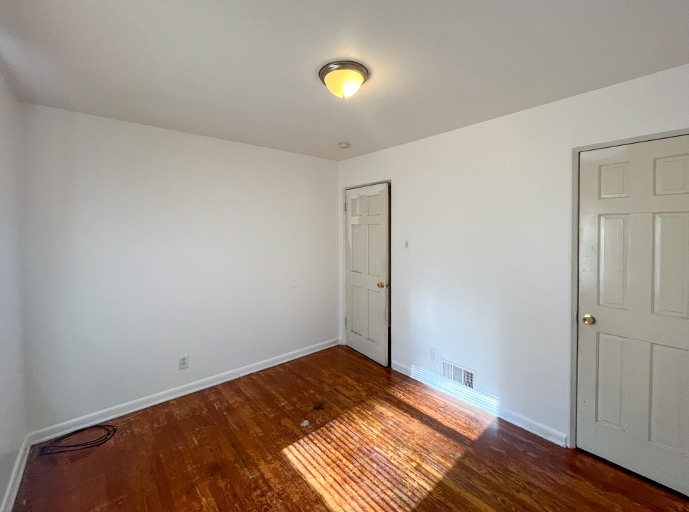 Building Photo - 6636 Kenwood Dr