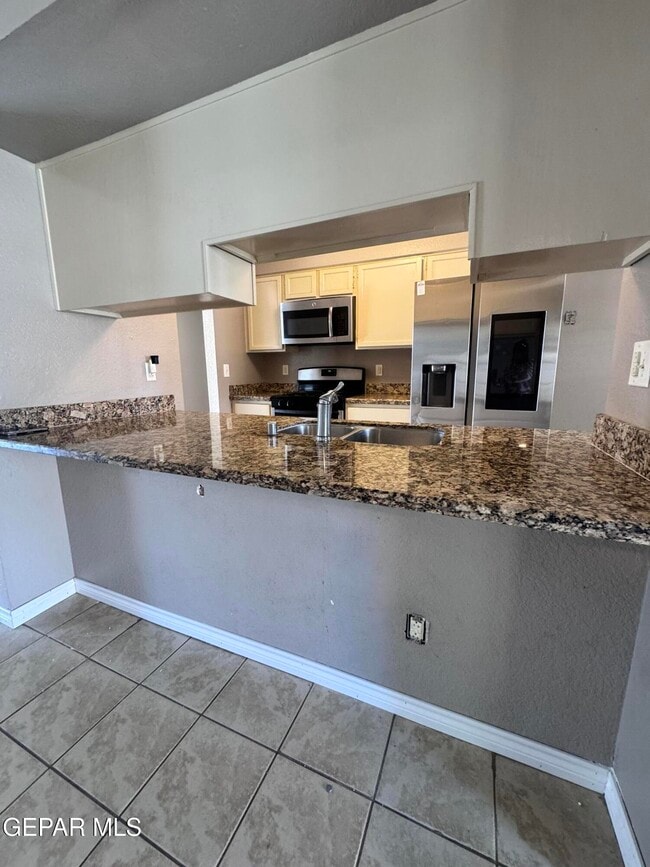 Building Photo - 701 Porras Dr