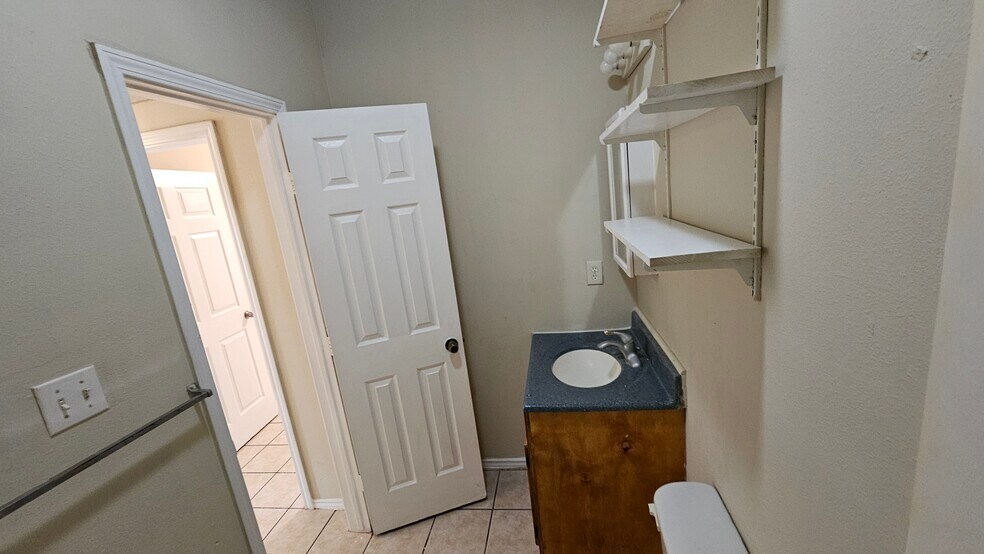 Downstairs bathroom - 7838 New World