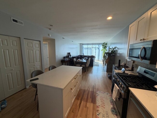 Building Photo - 6135 N Broadway