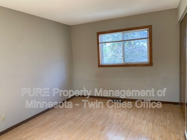 Building Photo - 1696 Pleasant St Apt C