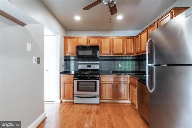 Building Photo - 4414 Island Pl