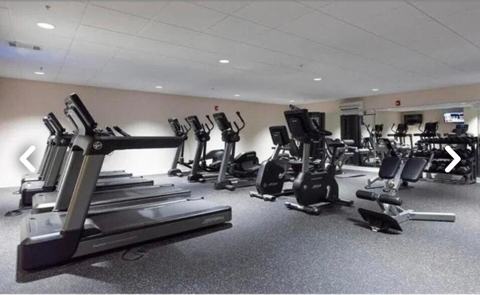 Building Photo - 200 W Elm St