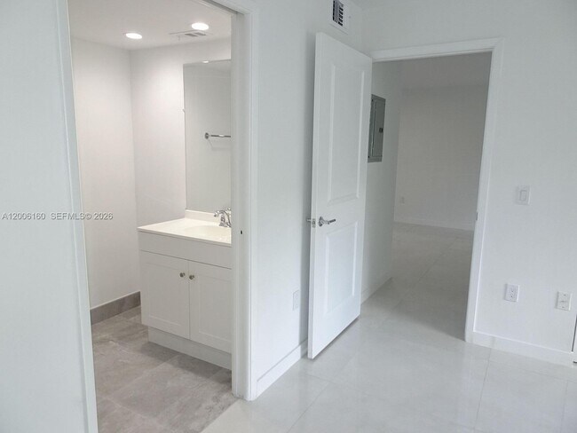 Building Photo - 7921 SW 152nd Ave