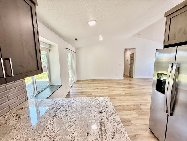 Building Photo - Four Bedroom Remodeled Home in Red Cliffs