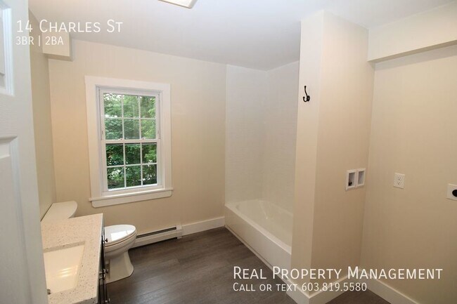 Building Photo - Spacious Large 3-BD apartment located in t...