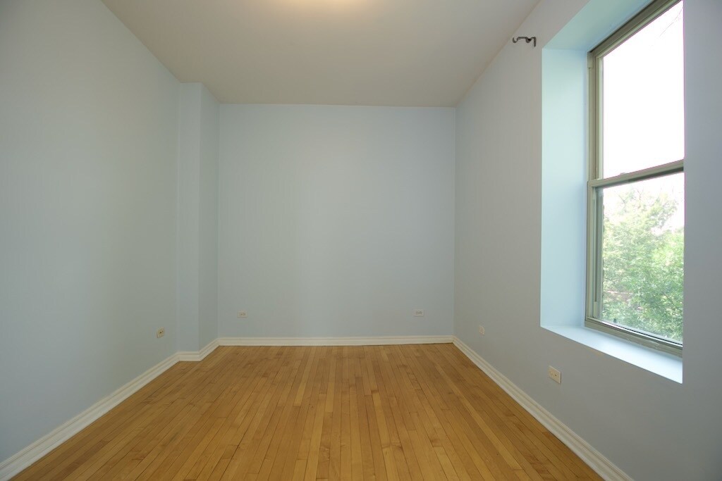 Building Photo - 2531 N Kildare Ave