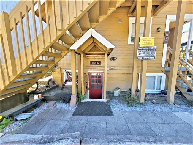 Building Photo - 852 NE 57th St
