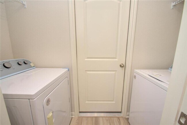 Building Photo - Charming 3BR House in Cleveland