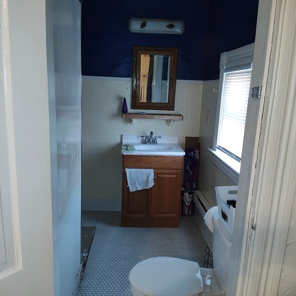 Building Photo - 535 W 8th St