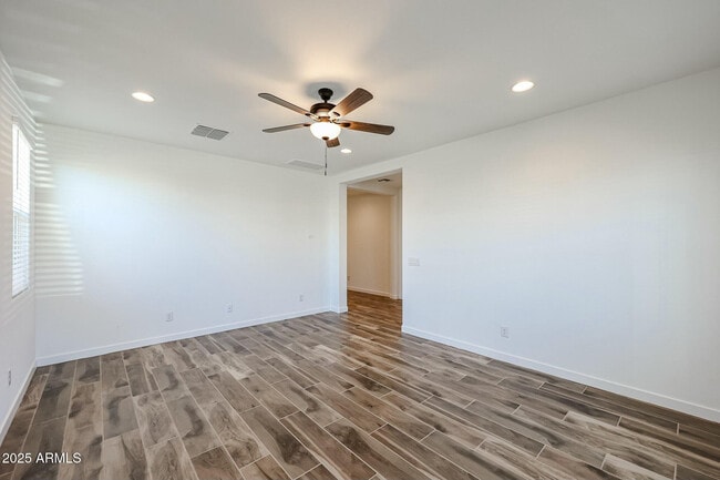 Building Photo - 7591 W Honeysuckle Dr