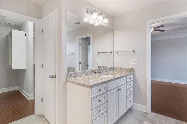 Building Photo - 2541 Sibley Dr