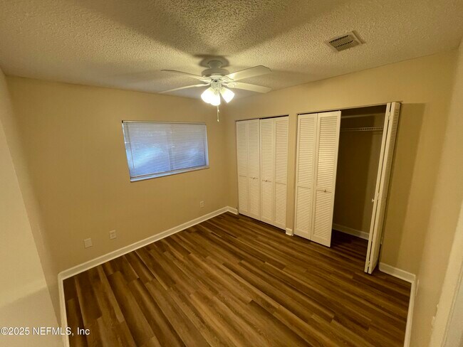 Building Photo - 85 Debarry Ave