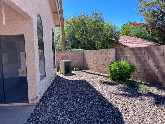 Building Photo - MOVE IN SPECIALS!! Lovely 3BD-2BA Gilbert ...