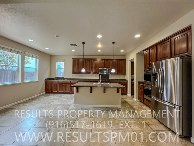 Building Photo - Beautiful 4 Bedroom 3 Bath home