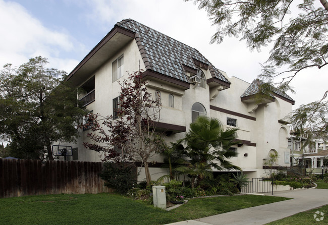 Building Photo - Canyonside