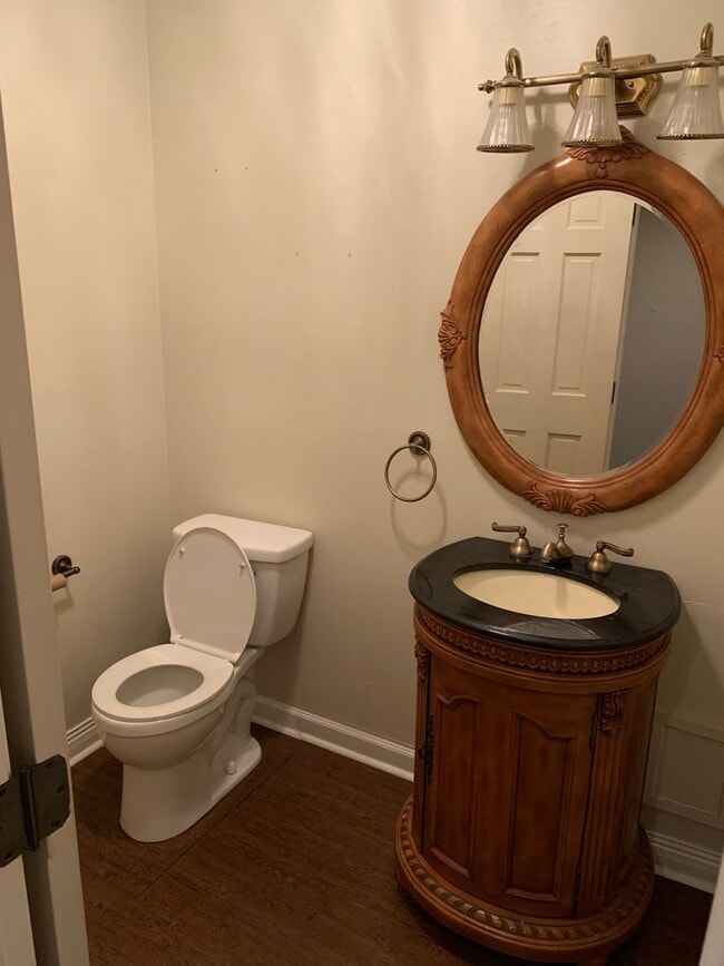 Building Photo - Beautiful Condo in Normandy Village. All u...