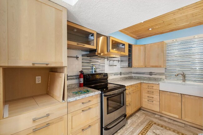 Building Photo - 2005 Greens Blvd