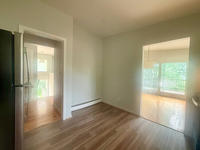 Building Photo - 410/412 S Revena Blvd