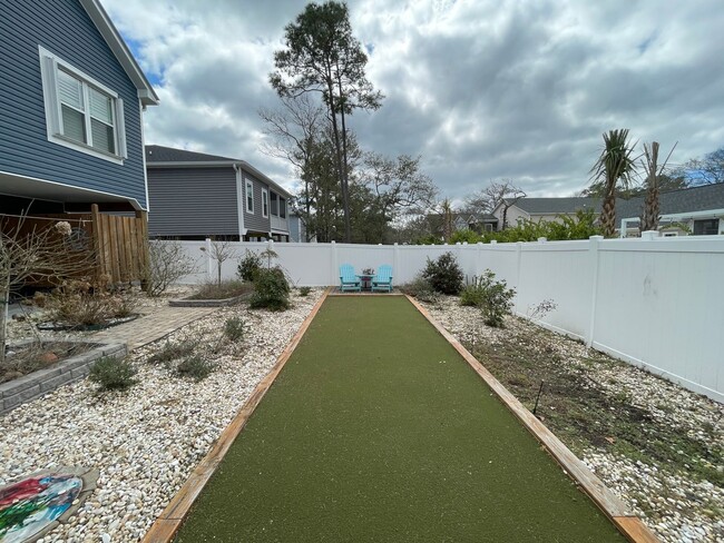 Building Photo - OFF-SEASON MONTHLY RENTAL - ESCAPE THE WINTER MONTHS!!!