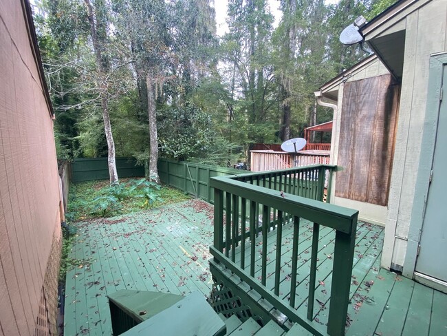 Building Photo - 1730 Beechwood Cir N