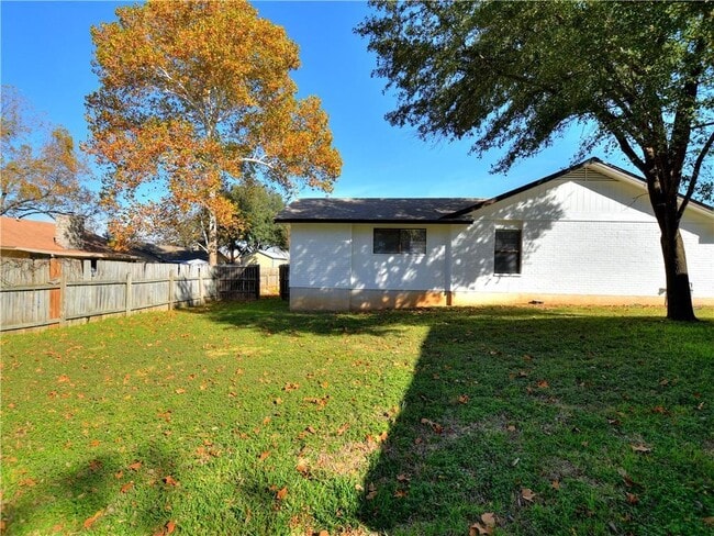 Building Photo - 604 Hill Cove