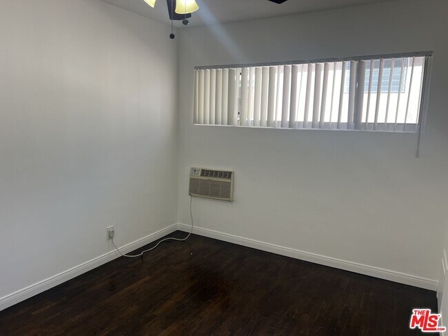 Building Photo - 1024 N Stanley Ave