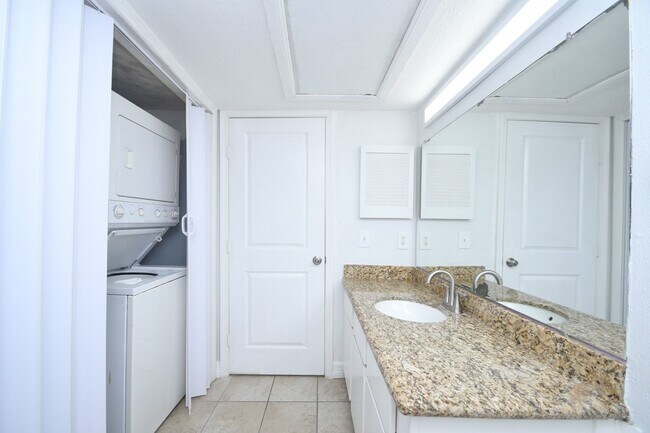 Building Photo - 9809 Richmond Ave.