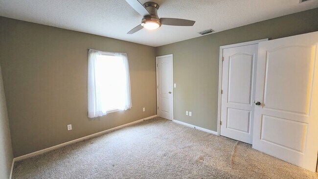 Building Photo - Luxurious 5-Bedroom Retreat with Private P...
