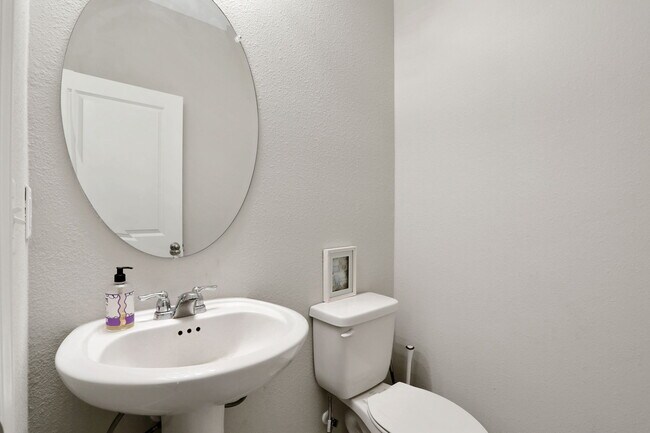 Building Photo - 12517 Creekside Mnr Dr