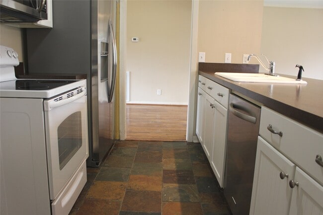 Building Photo - 1430 Cheshire Ln