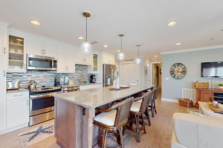 Building Photo - 5806 Gulf Dr