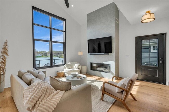 Building Photo - 6255 S Linnie Lac Pl