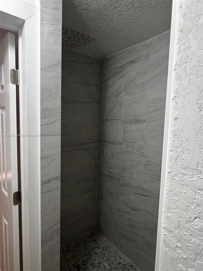 Building Photo - 707 N J St